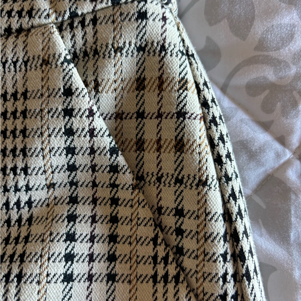 Cabi 4580 Travel Skirt - Picture 5 of 10